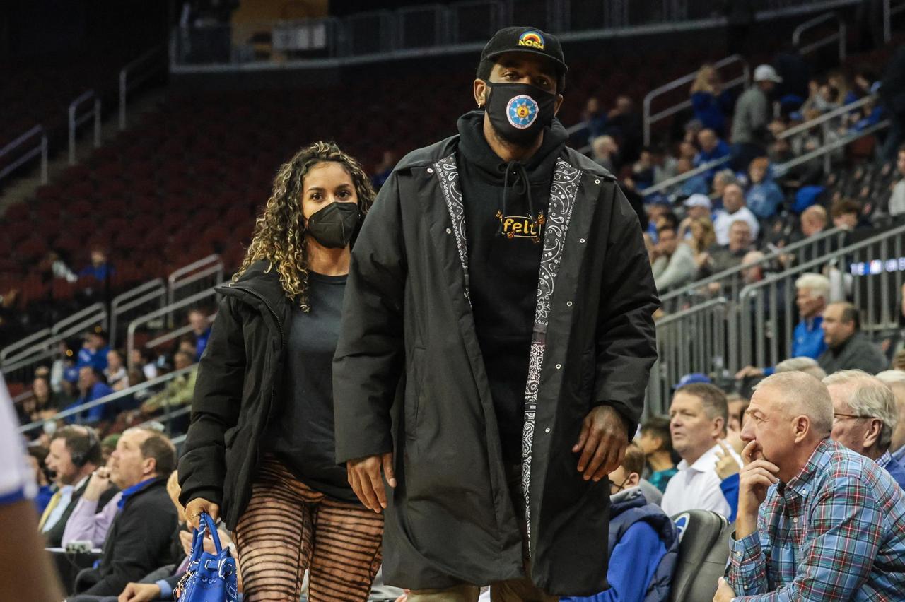 厄文對疫苗的態度還是堅若磐石,說不打就不打。NBA回不去,只能到NCAA去看別人比賽。時間久了,球迷也就逐漸忘了他的存在。 路透社 厄文對疫苗的態度還是堅若磐石,說不打就不打。NBA回不去,只能到NCAA去看別人比賽。時間久了,球迷也就逐漸忘了他的存在。 路透社